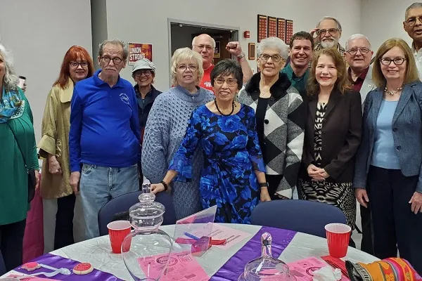 Retiree activists surround Linda Chavez-Thompson