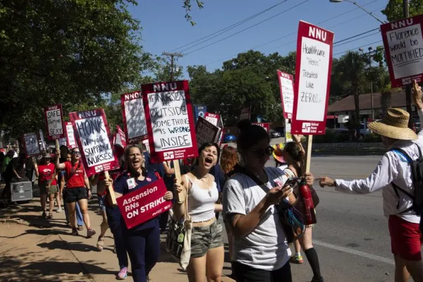 Ascension Seton Nurses chant on the picket line during a strike on June 27, 2023. Photo by Joe Timmerman of the Texas Tribune.