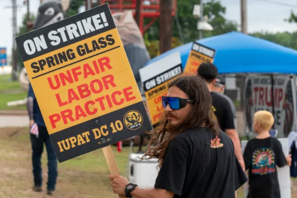 IUPAT Unfair Labor Practice Strike at Spring Glass