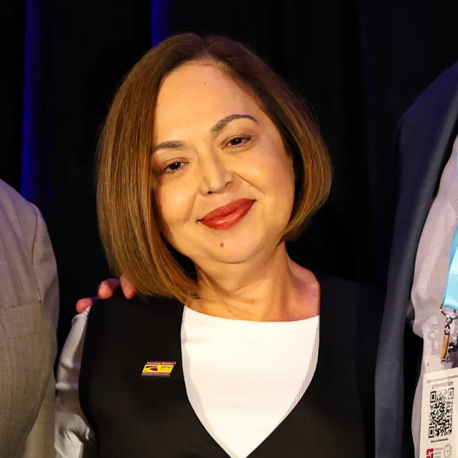 Elsa Flores
