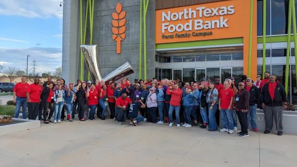 crowd of unionists helped food bank