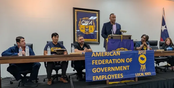 Congressman Veasey supporting government employees